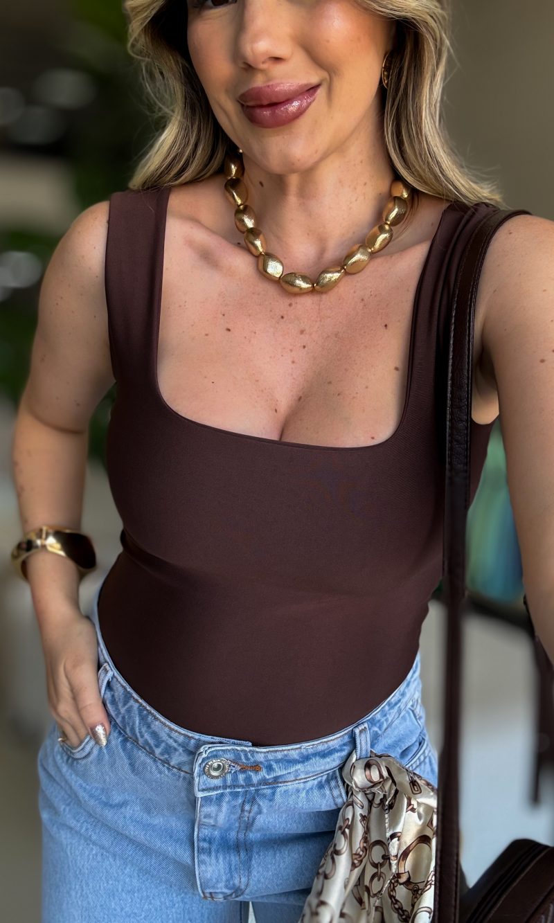 regata brenda marrom