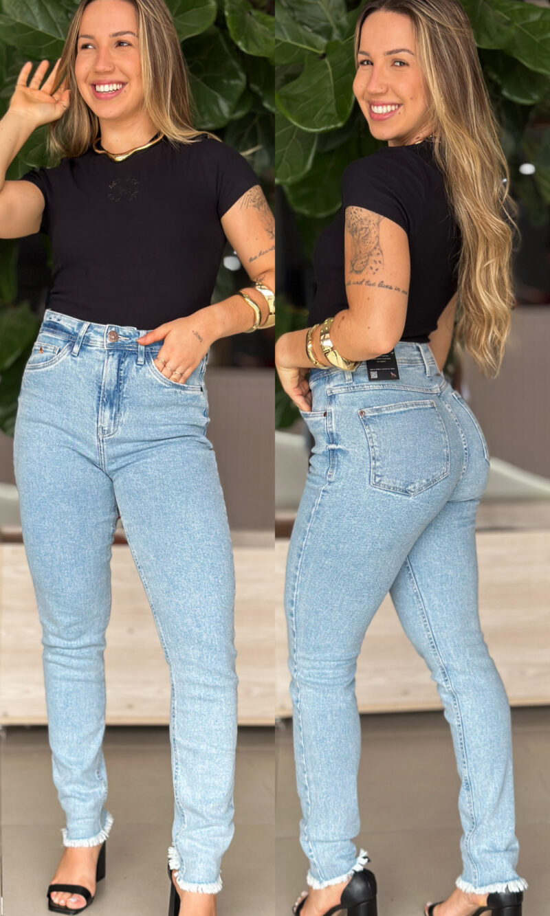 calça jeans acostamento